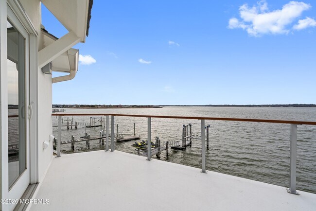 Building Photo - 7 Circle Dr