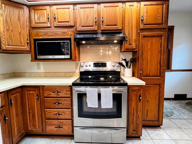 Building Photo - 228 W Lexington Blvd