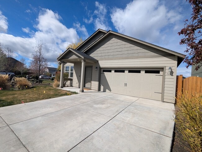 Building Photo - 3667 SW Pumice Stone Ave