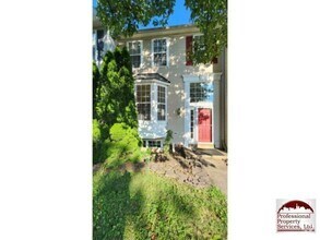 Building Photo - Spacious 3 Level Townhome In Wellington Tr...