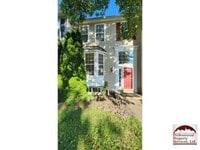 Building Photo - Spacious 3 Level Townhome In Wellington Tr...