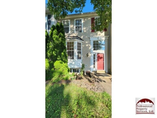 Primary Photo - Spacious 3 Level Townhome In Wellington Tr...