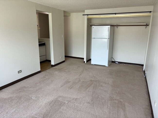 Building Photo - Regency Tower - Studio/1 Bath/1 Prkg - $1,500
