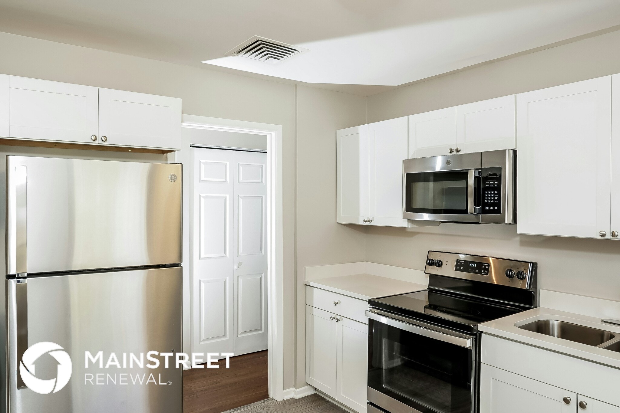 Building Photo - 4010 Sedgewood Ln