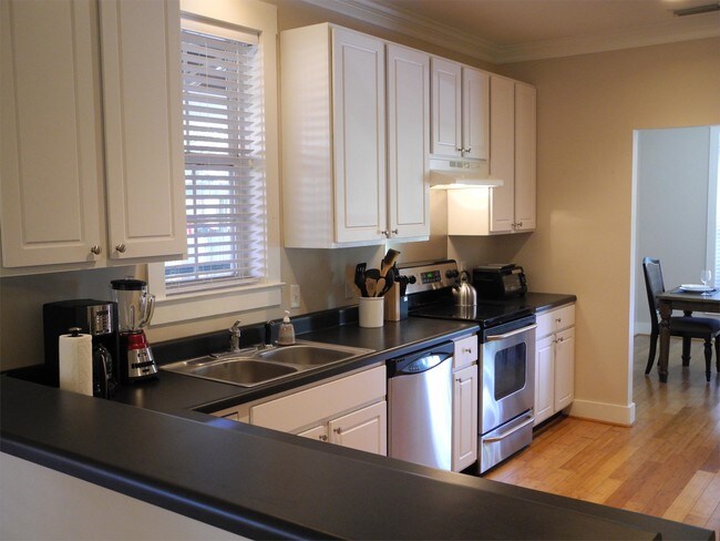 Building Photo - 2805 3rd St