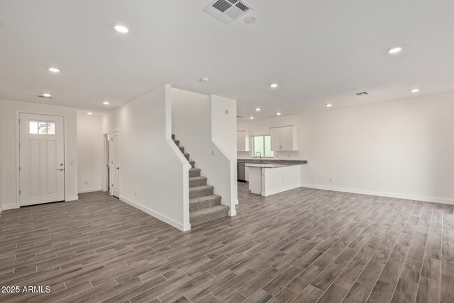 Building Photo - 1564 N Pueblo Dr