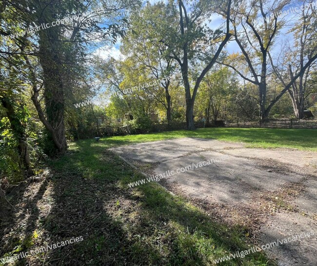 Building Photo - 3 Bedrooms | 1 Bathroom – Single-Family Home - Your Next Home!