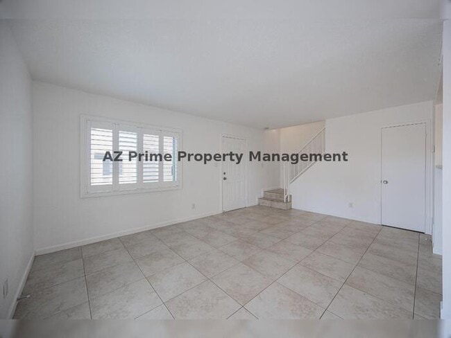 Building Photo - 4615 E Jones Ave