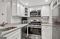 Building Photo - 1050 N Taylor St
