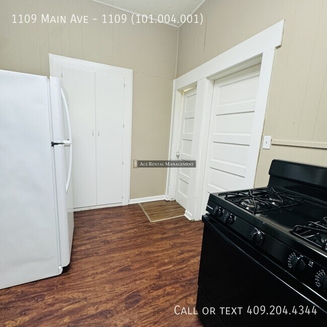 Building Photo - 1109 Main Ave