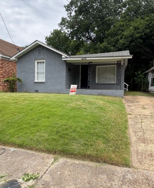 Building Photo - Cozy & Comfortable Newly Renovated 3 Bedroom Home in Hyde Park Area