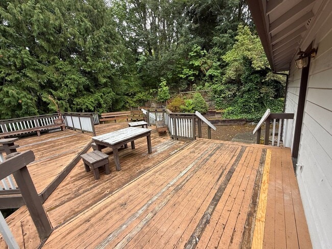 Building Photo - Beautiful Spacious Home in Mukilteo