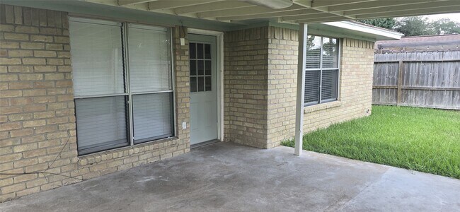 Building Photo - 15923 Boulder Oaks Dr