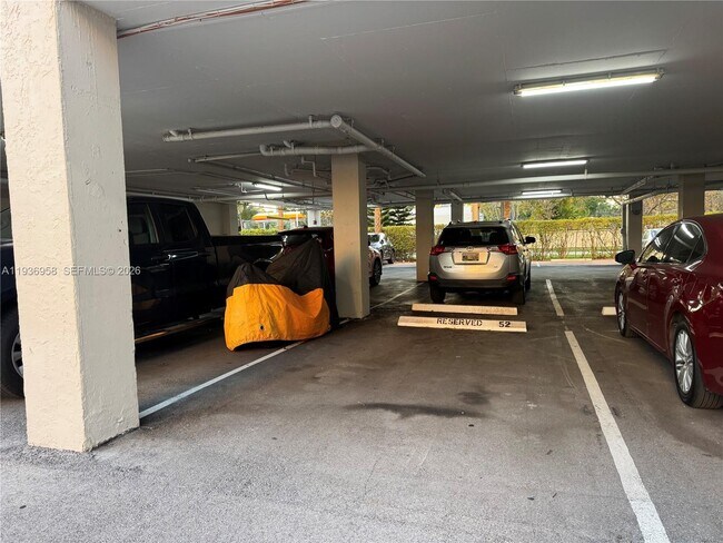 Building Photo - 2821 N Miami Beach Blvd