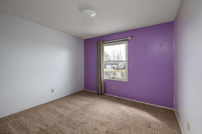 Building Photo - Large updated 4 bedroom 3 bath home in Laurel