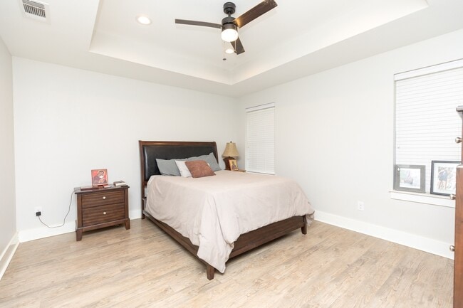 Building Photo - 20690 Pleasant Oaks Dr