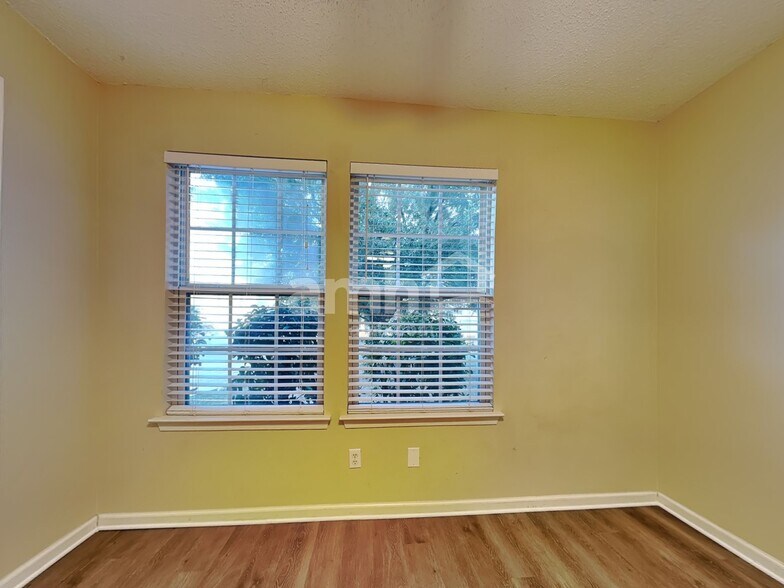 Building Photo - 7 Holly Springs Cir