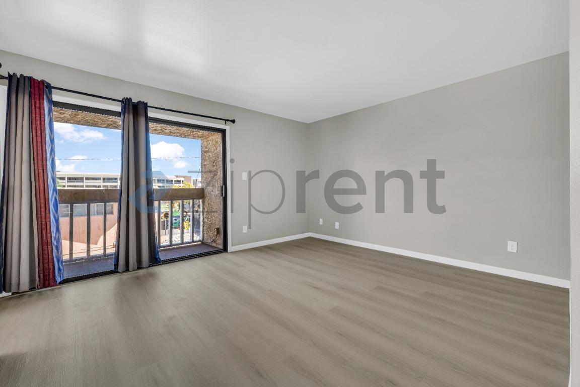 Building Photo - Unit 10