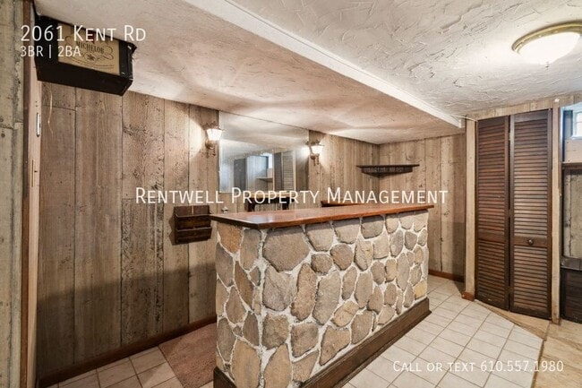Building Photo - 2061 Kent Rd
