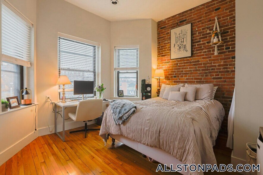 Building Photo - 11 Gorham St