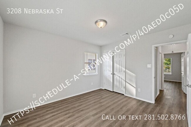Building Photo - 3208 Nebraska St