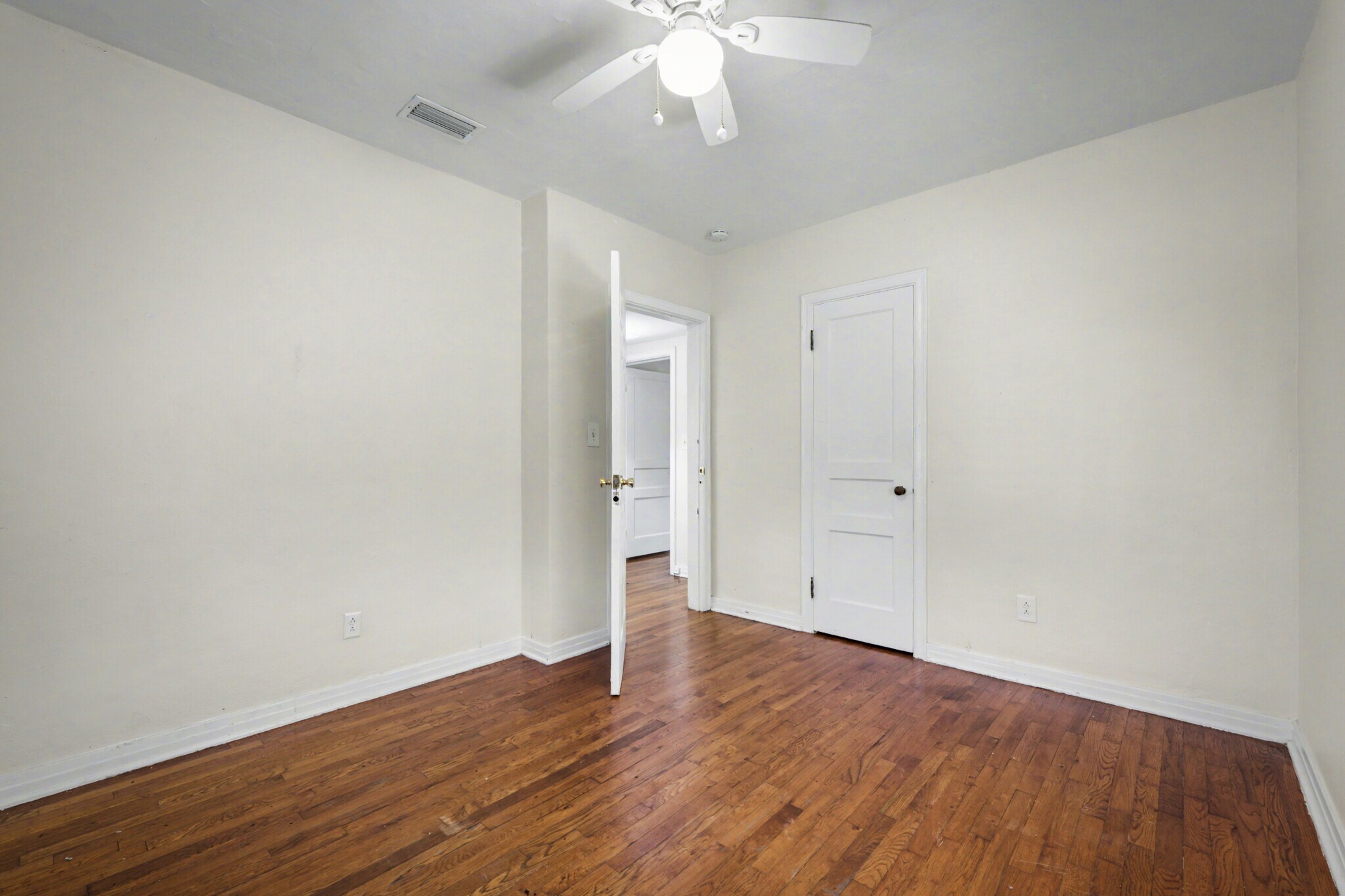 Building Photo - 2652 Merwyn Rd