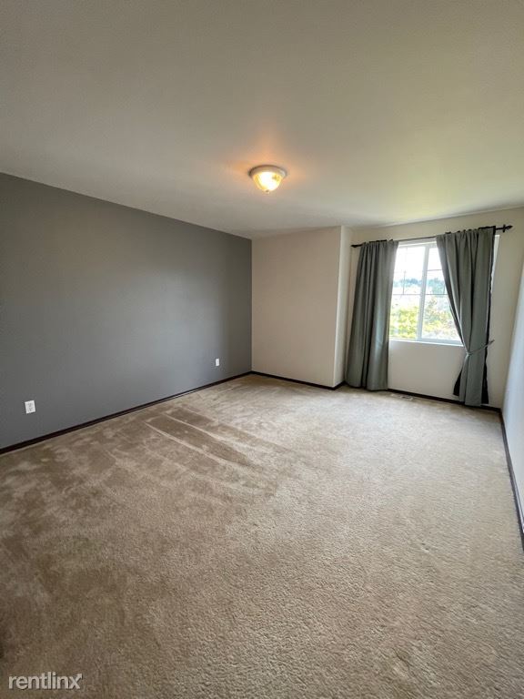 Building Photo - 4 br, 2.5 bath House - 18814 88th Avenue East