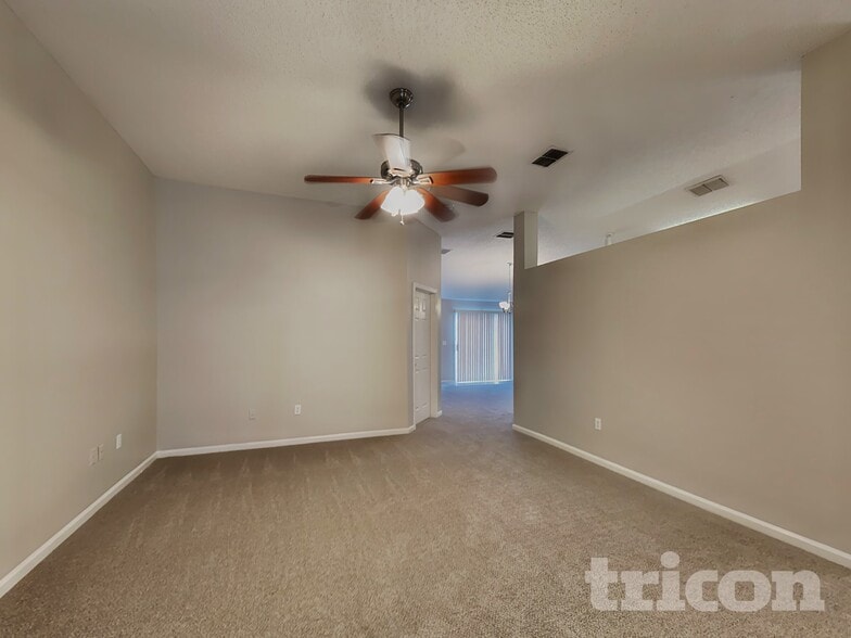 Building Photo - 3951 Hideaway Lane