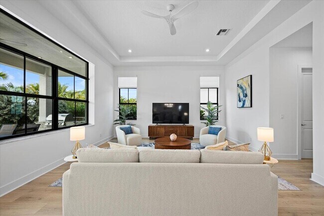 Building Photo - 13621 Le Christine Dr