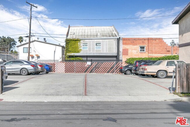Building Photo - 313 Mildred Ave