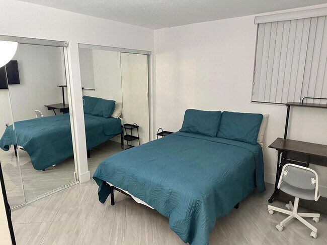 Building Photo - 102 SW 6th Ave