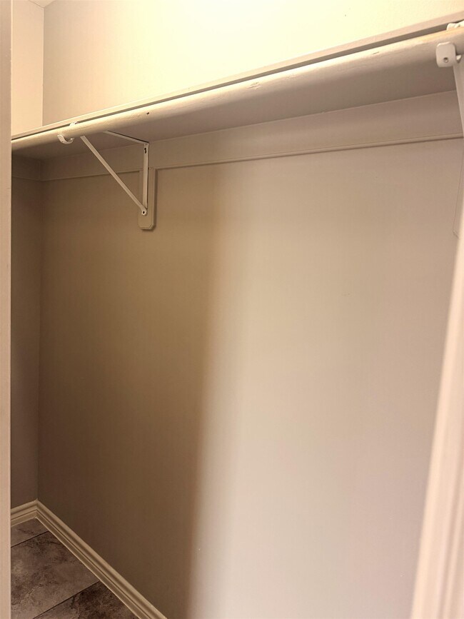 Building Photo - 616 Waxwing Cedar Drive