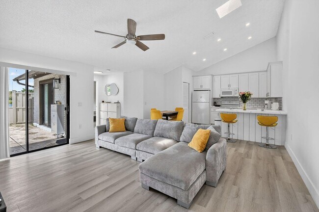 Building Photo - 9903 Boca Gardens Trail