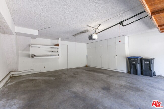 Building Photo - 1709 Cam De Villas