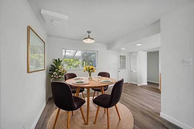 Building Photo - 5055 E Dartmouth Ave