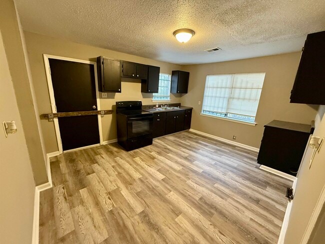 Building Photo - 1728 Felix Ave