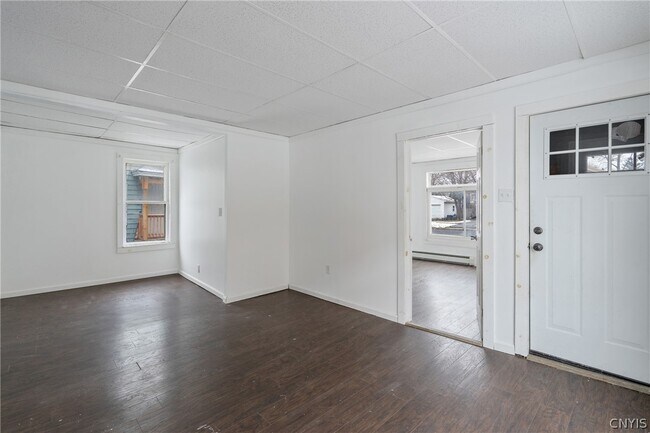 Building Photo - 262 W 4th St S