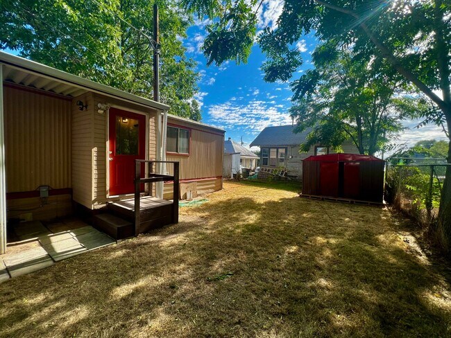 Building Photo - Newly Remodeled 3-Bedroom on Fully-Fenced Lot