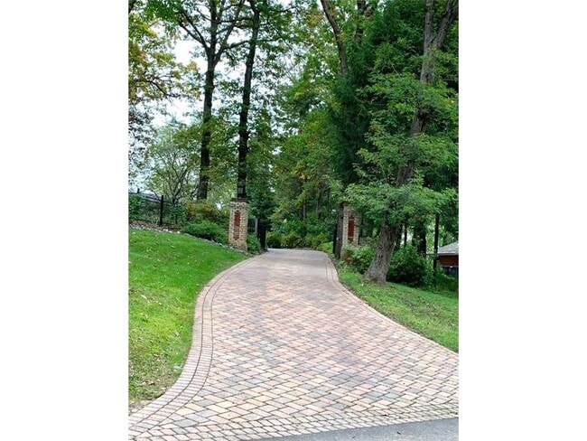 Building Photo - 25 S Deep Lake Rd