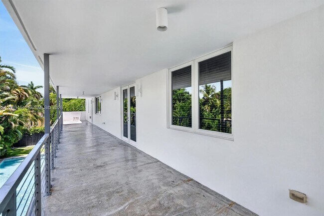 Building Photo - 745 SW 22nd Rd