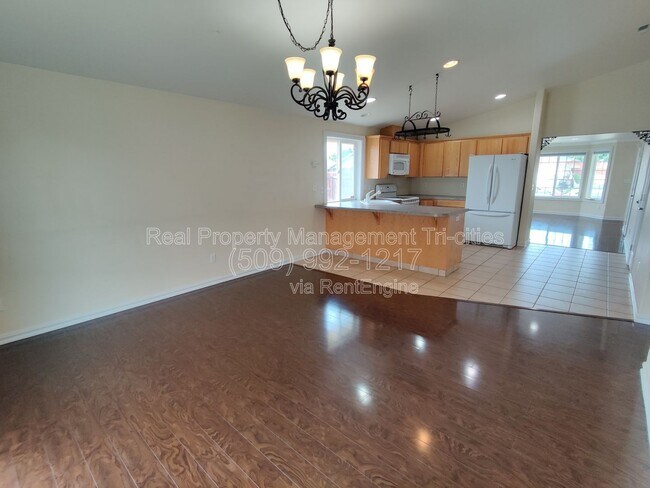 Building Photo - 7912 Redonda Dr