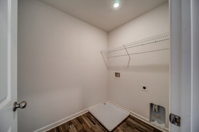 Building Photo - 300 Coverly Ct