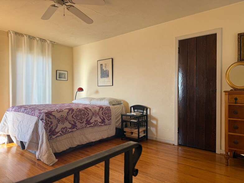 Building Photo - 8301 Marmont Ln