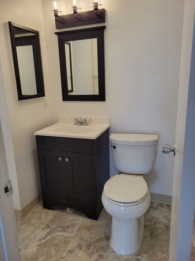 Building Photo - Super Light and Bright Junior 1 Bedroom in The Keys