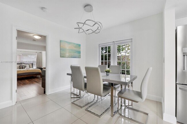 Building Photo - 5800 NE 18th Ave