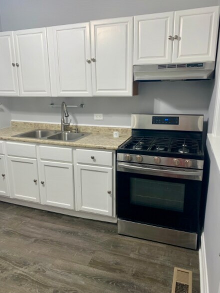 Building Photo - 6629 S Green St