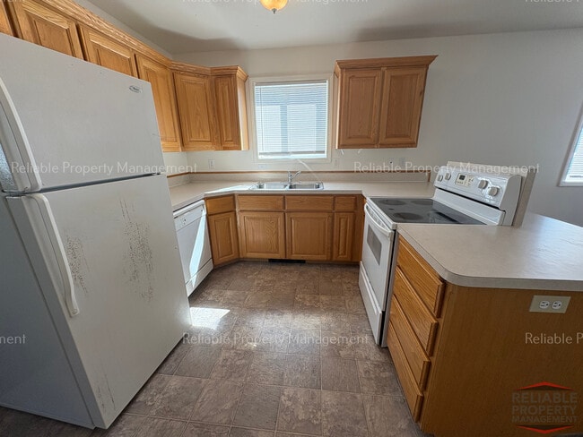 Building Photo - 230 W Anderson St