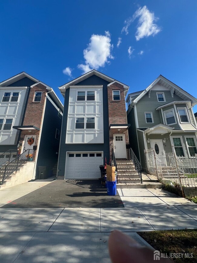 Building Photo - 90 Hollywood Ave