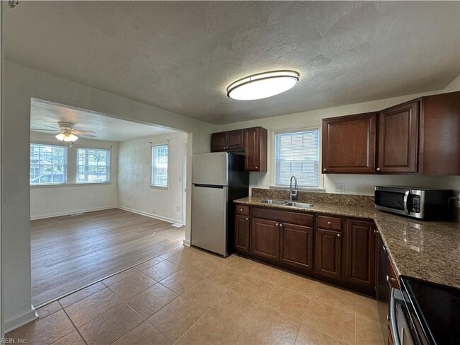 Building Photo - Adorable Ranch Home in Sherwood Forest!