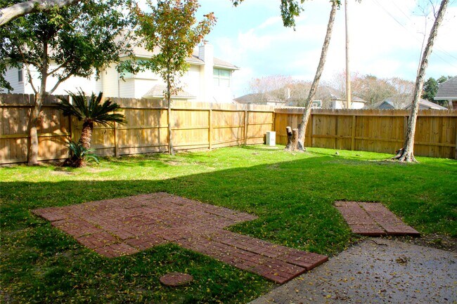 Building Photo - 2118 Laurel Oaks Dr